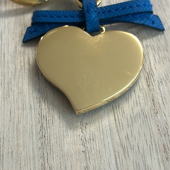 Prada Heart Keychain Bag Charm – Blue Saffiano Leather & Gold Hardware
New - Picture 5 of 8